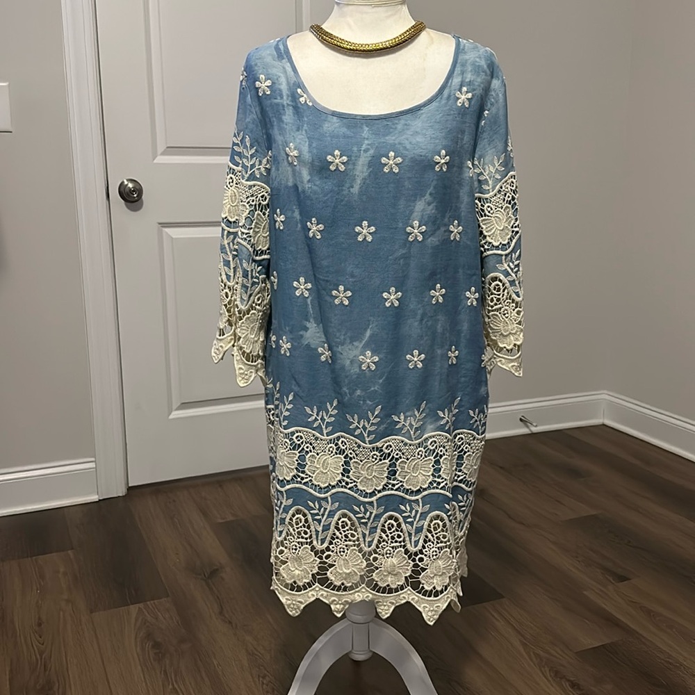 Cracker Barrel Tie-Dye Lace Casual Blue and Cream Dress. Size L. Good condition.